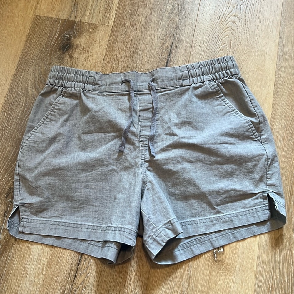 Women's Grey Magellan Shorts Size Medium